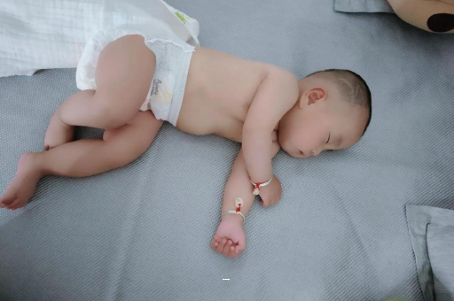 代怀包生男孩机构孕妇肚脐周围发青